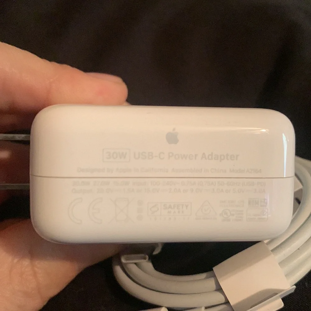 *BRAND NEW* 30watt USB-C Power Adapter